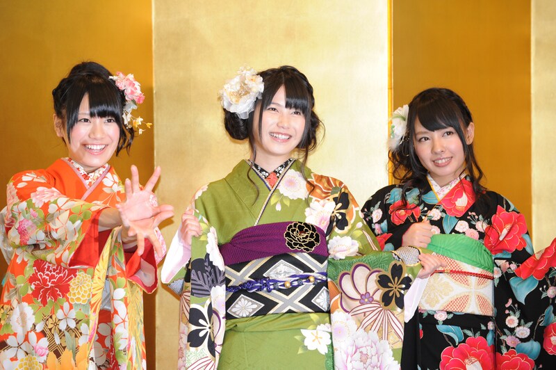 福本愛菜、横山由依、山田菜々（左から）