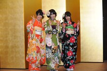 福本愛菜、横山由依、山田菜々（左から）