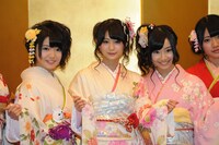 矢方美紀、小木曽汐莉、柴田阿弥（左から）