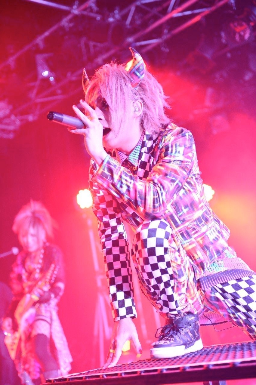 HIKARU.（Vo）（撮影：江隈麗志）