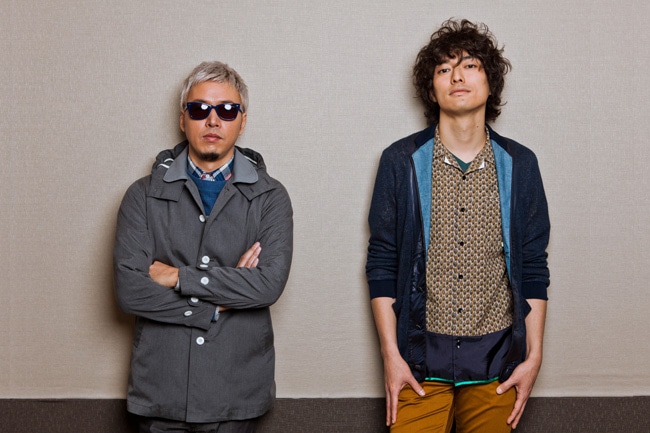 写真左からILMARI（Vo）、KOSEN（G）。