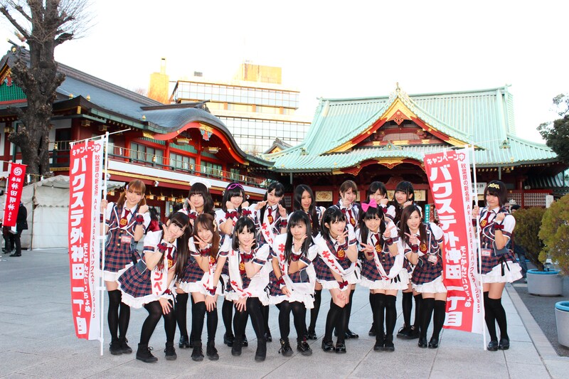 東京・神田明神での出陣式に臨むバクステ外神田一丁目選抜メンバー。