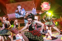 1月12、13日に行われた「SUPER☆GiRLS 新春LIVE アイドルストリートカーニバル2013」の様子。