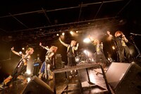 1月13日に東京・新宿BLAZEで開催されたライブ「みなさんのおかげでしたっ！」の様子。（撮影：江隈麗志）