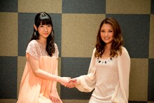 柏木由紀（写真左）と石川梨華（右）。