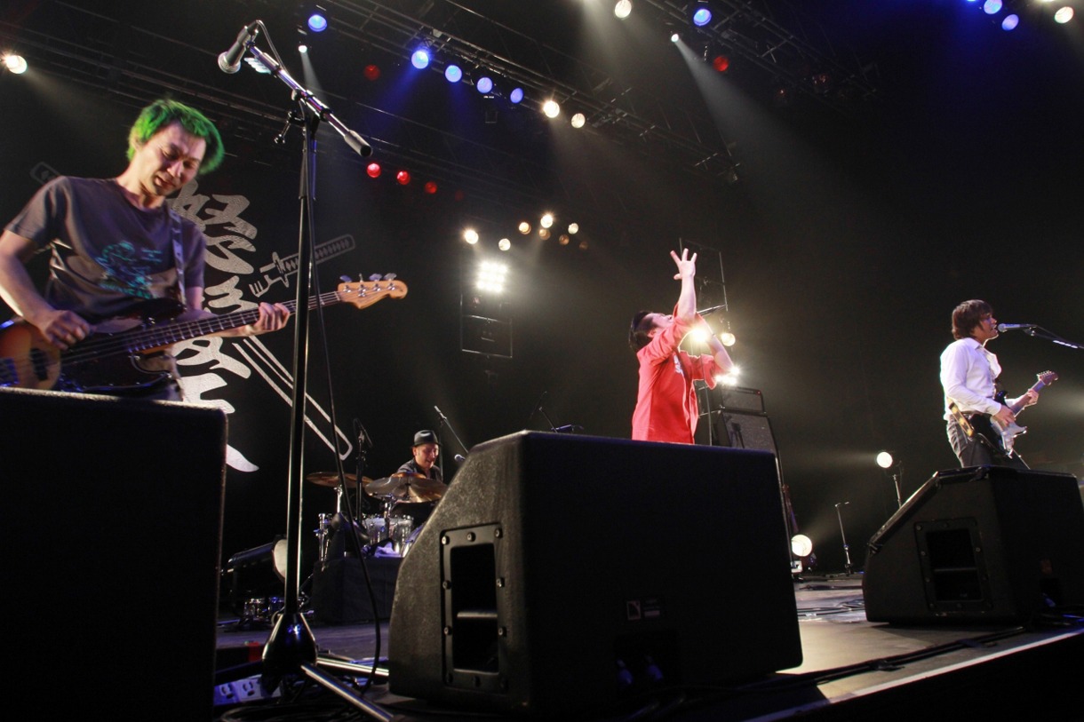 「DOHATSUTEN三十路（ミソジ）まえ “蛇の道はHEAVY TOUR 2013”」SHIBUYA-AX公演の様子。
