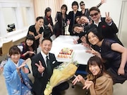 番組収録は12月25日に実施。スタジオ前室では司会・恵俊彰の誕生祝いが行われた。