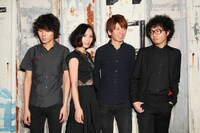 のあのわ（左から2番目がYukko、3番目が荒山リク）。