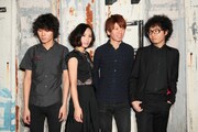 のあのわ(左から2番目がYukko、3番目が荒山リク)。