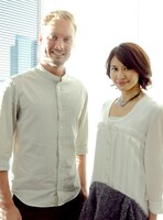 ラスマス・フェイバー（写真左）と中島愛（右）。