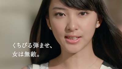 エッセンスグラマラスルージュ 「武井咲」編のワンシーン。