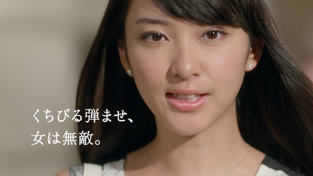 エッセンスグラマラスルージュ 「武井咲」編のワンシーン。