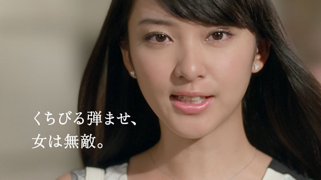 エッセンスグラマラスルージュ 「武井咲」編のワンシーン。