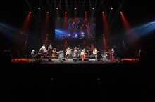 「くるりワンマンライブツアー2012 / 13 特別公演 ～国民の成長が第一～」の様子。