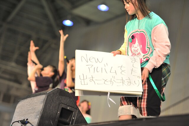 写真は「独占！ももクノ60分 vol.5」第2部の様子。