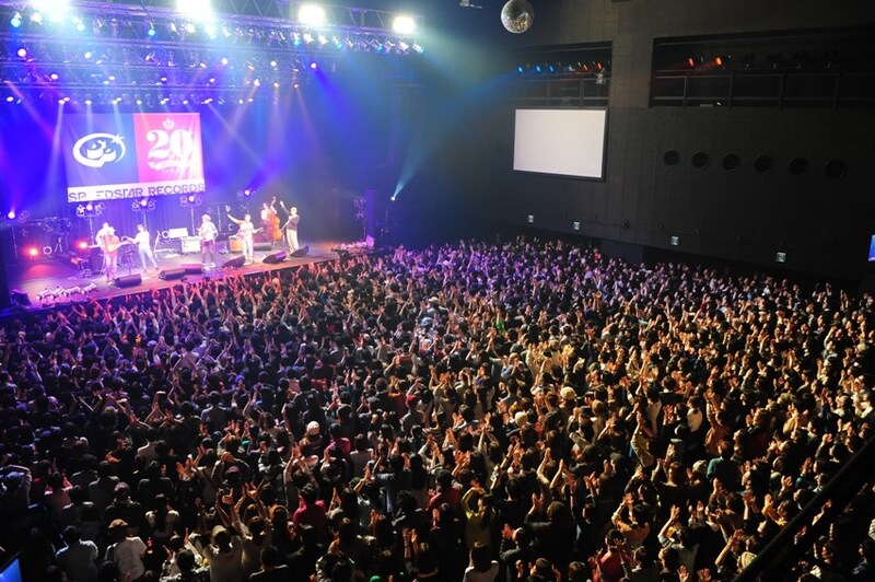 「ウイスキーが、お好きでしょ」をセッションする「SPEEDSTAR RECORDS 20th Anniversary Live ～LIVE the SPEEDSTAR 20th～」2日目の出演者たち。（撮影：TEPPEI）