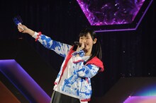 渡辺麻友ソロライブ「～みんなで“ヒカルもの”を見つけよう～」の様子