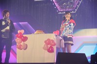 渡辺麻友ソロライブ「～みんなで“ヒカルもの”を見つけよう～」の様子。サプライズでケーキが登場