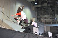 「独占！ももクノ60分 vol.5」第2部の「行くぜっ！怪盗少女」では佐々木、玉井、高城がエビぞりジャンプを決めた。