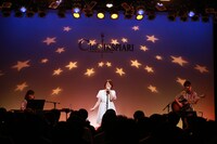 シングル「Silent Snow」発売記念イベントの様子。