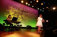 シングル「Silent Snow」発売記念イベントの様子。