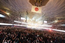 「LUNA SEA LIVE 2012-2013 The End of the Dream」日本武道館公演の様子。