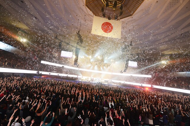 「LUNA SEA LIVE 2012-2013 The End of the Dream」日本武道館公演の様子。