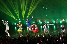 でんぱ組.inc「ワールドワイド☆でんぱツアー 2013 ～夢見たっていいじゃん?! in ZEPP TOKYO～」の様子。