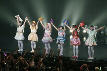 でんぱ組.inc「ワールドワイド☆でんぱツアー 2013 ～夢見たっていいじゃん?! in ZEPP TOKYO～」の様子。