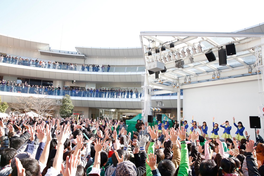 「ウィンターデフスター極上ツアー2012-2013 ～KING OF GAKUGEEEEKAI of チュウ of LIFE～」最終公演の様子。