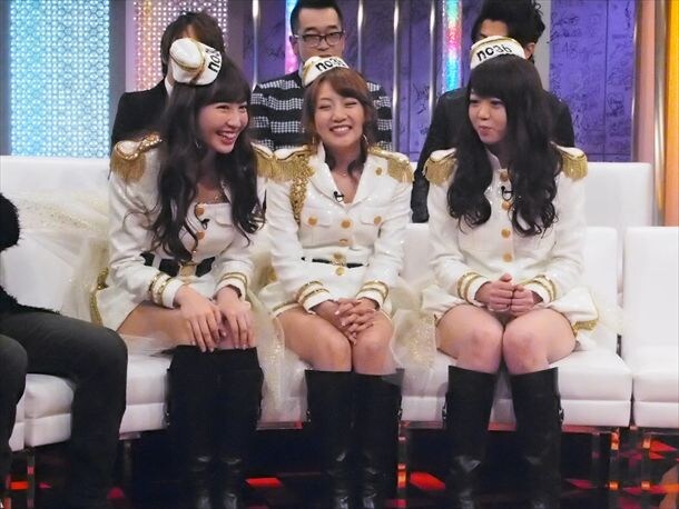 トーク収録中のノースリーブス。高橋みなみ（写真中央）は番組レギュラーメンバーでもある。