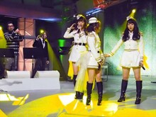 新曲「キリギリス人」の生演奏直前に緊張感を漂わせるノースリーブス。