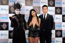 発表会に出席したデーモン閣下、壇蜜、彼女を“発掘”したセガネットワークスの菊池正義プロデューサー（写真左より）。