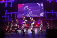 「AKB48 ユニット祭り 2013」の模様。DiVA「Lost the way」（C）AKS