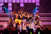 「AKB48 ユニット祭り 2013」の模様。NO NAME「『主なきその声』」（C)AKS