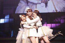 「AKB48 ユニット祭り 2013」の模様。ノースリーブスによるメドレー披露（C)AKS