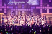 「AKB48 ユニット祭り 2013」の模様。ALLメンバーによる「少女たちよ」（C)AKS