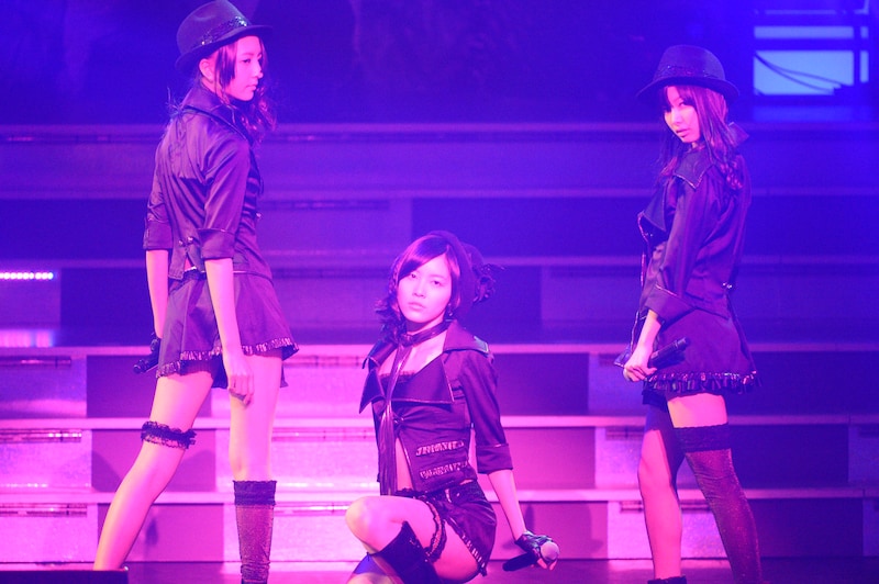 「AKB48 ユニット祭り 2013」の模様。森保まどか、松井珠理奈、武藤十夢「Faint」（C)AKS