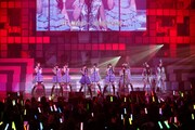 「AKB48 ユニット祭り 2013」の模様。渡り廊下走り隊7、アンリレ「唇 触れず…」（C)AKS