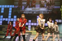 「AKB48 ユニット祭り 2013」の模様。DiVA、ノースリーブス「西瓜BABY」（C)AKS