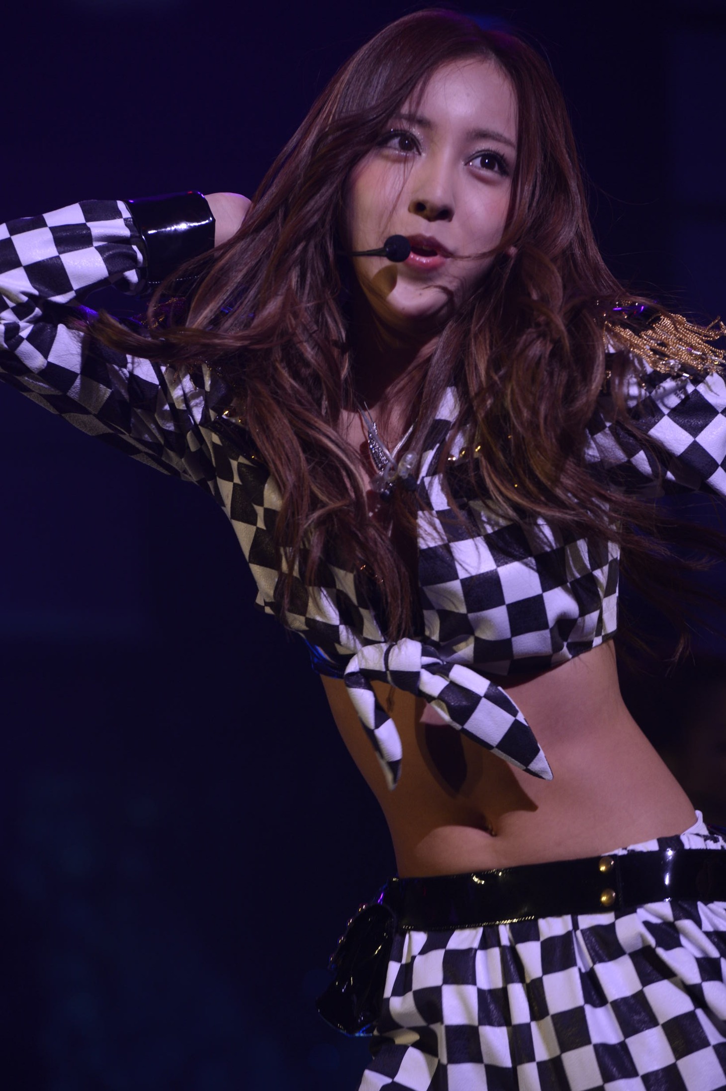 「AKB48 ユニット祭り 2013」の模様。板野友美によるメドレー披露（C)AKS