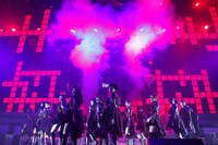 「AKB48 ユニット祭り 2013」の模様。「UZA」（C)AKS
