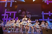 「AKB48 ユニット祭り 2013」の模様。「ギンガムチェック」（C)AKS