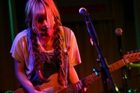 きさ（Vo, G）（撮影：塚田亮平）