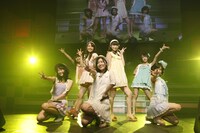 「AKB48 リクエストアワー セットリストベスト100 2013」1日目の様子。100位「ごめんね、SUMMER」を披露するSKE48。（C)AKS
