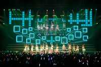 「AKB48 リクエストアワー セットリストベスト100 2013」1日目の様子。97位「バッチコイK!」を披露するチームK。（C)AKS