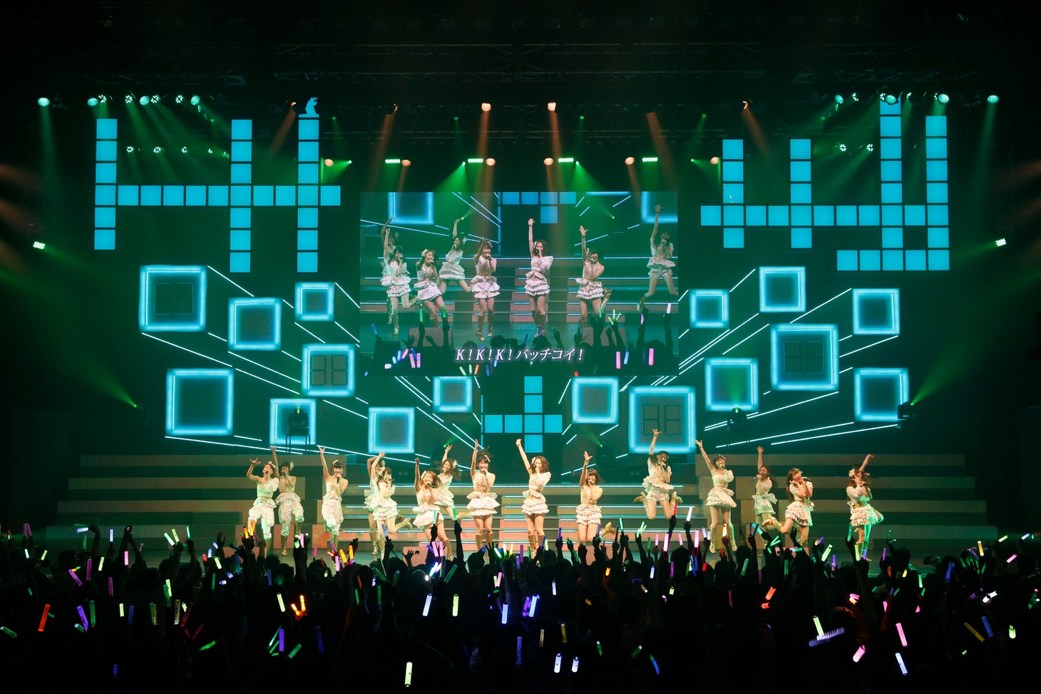 「AKB48 リクエストアワー セットリストベスト100 2013」1日目の様子。97位「バッチコイK!」を披露するチームK。（C)AKS