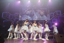 「AKB48 リクエストアワー セットリストベスト100 2013」1日目の様子。93位「呼び捨てファンタジー」を披露するチームB。（C)AKS