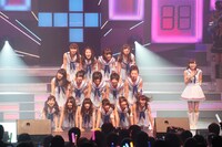 「AKB48 リクエストアワー セットリストベスト100 2013」1日目の様子。86位「オーマイガー！」を披露するNMB48。（C)AKS