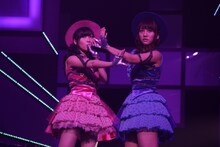 「AKB48 リクエストアワー セットリストベスト100 2013」1日目の様子。82位 「炎上路線」を披露する指原莉乃、高城亜樹。（C)AKS